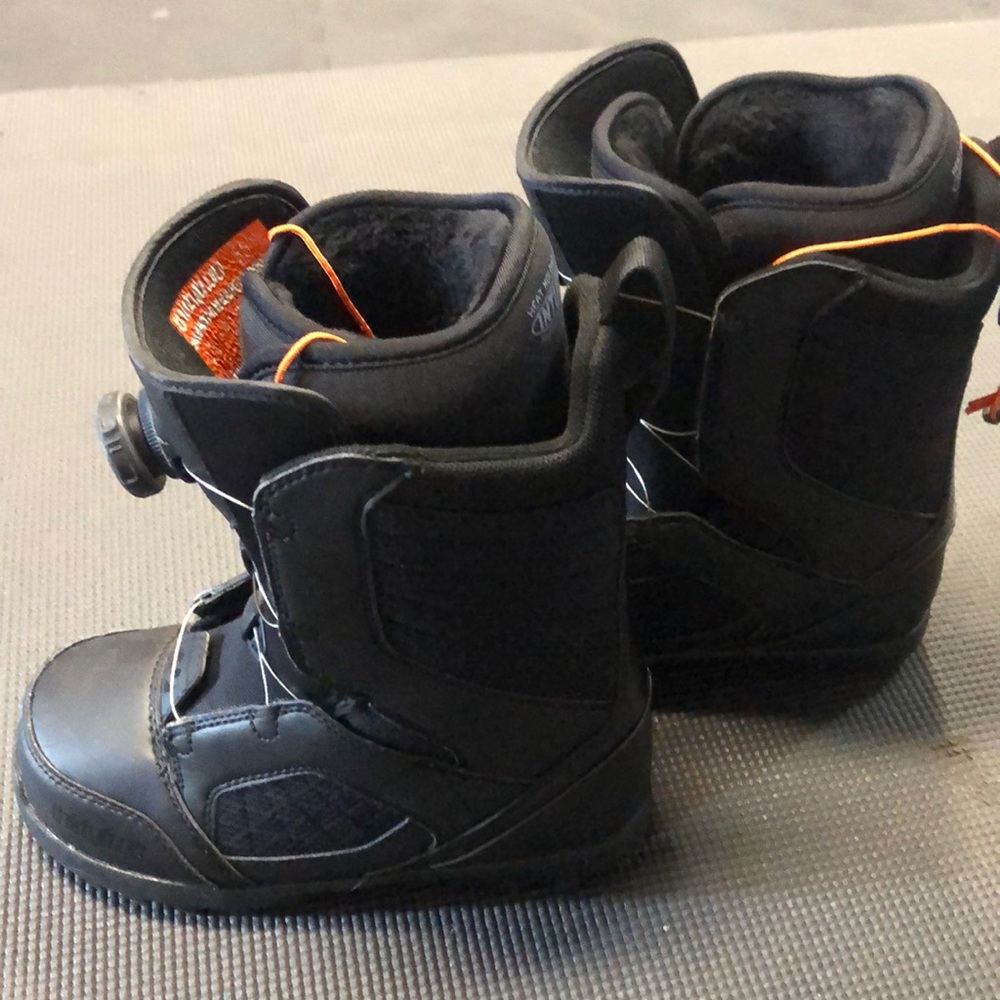 Thirty-Two Kids Sz 6 Snowboard Boots.